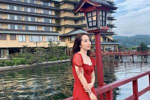 Sau phát ngôn sóng gió về người thứ 3, Quỳnh Nga rạng rỡ dạo chơi nước Nhật