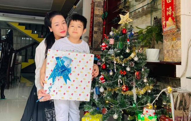 Nhật Kim Anh hạnh phúc khi được thăm con trai dịp Giáng sinh: Con là nguồn sống của mẹ