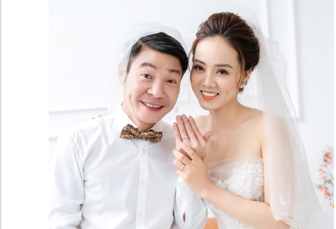 Hé lộ bộ ảnh cưới của NSND Công Lý và bà xã xinh đẹp kém 15 tuổi