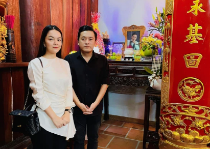 Lâm Vỹ Dạ, Phạm Quỳnh Anh và dàn sao Việt đến nhà thờ Tổ, chia sẻ gây xúc động về cố NS Chí Tài