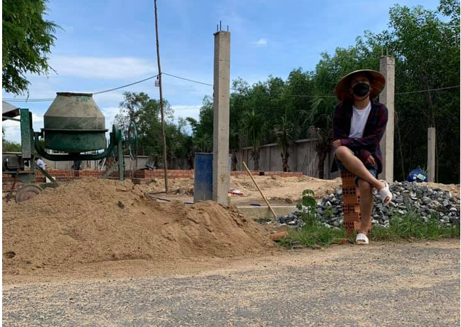 Quản lý tiết lộ Trường Giang đi làm phụ hồ xây nhà mùa dịch
