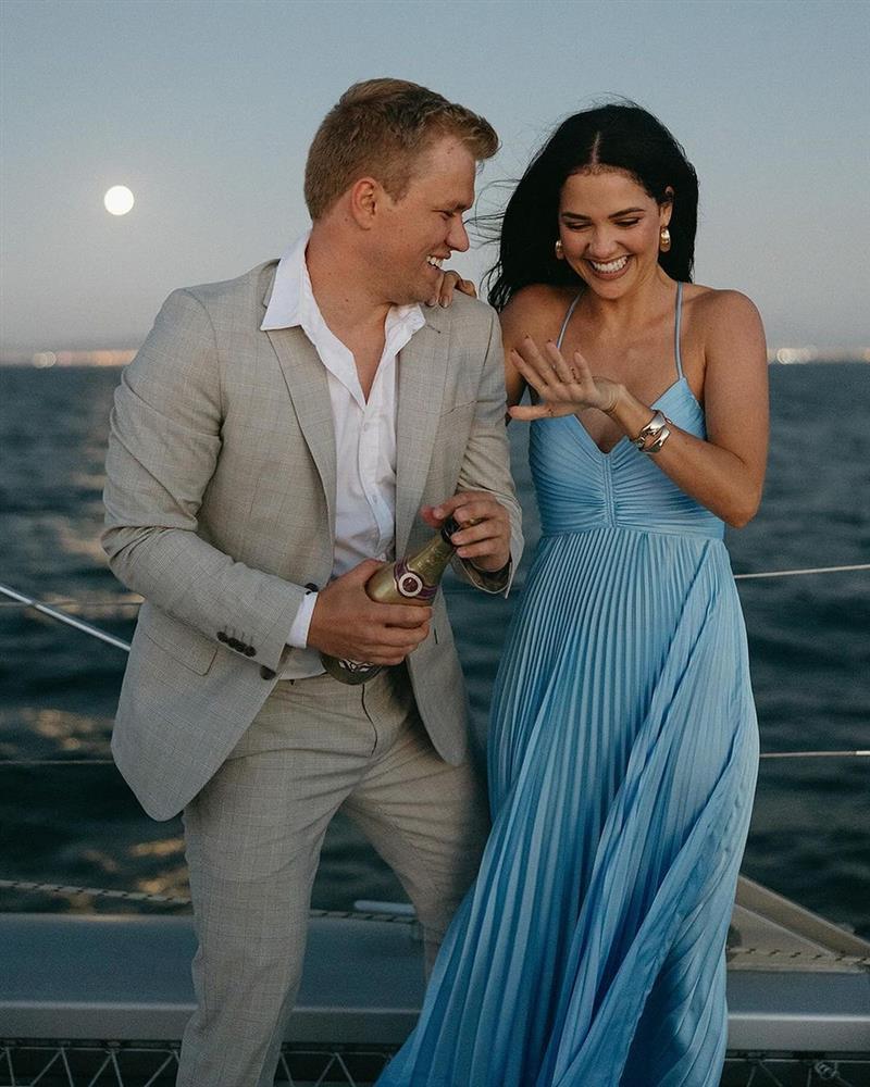 Hoa hậu Nam Phi được cầu hôn trên du thuyền