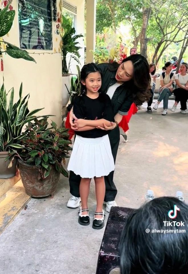 Phía Mỹ Tâm phản hồi thông tin nhận nuôi con gái cố diễn viên Mai Phương